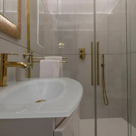 Fashion Gold With Jacuzzi & Car Garage *