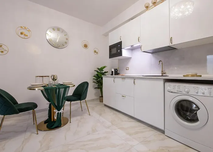 Fashion Gold With Jacuzzi & Car Garage