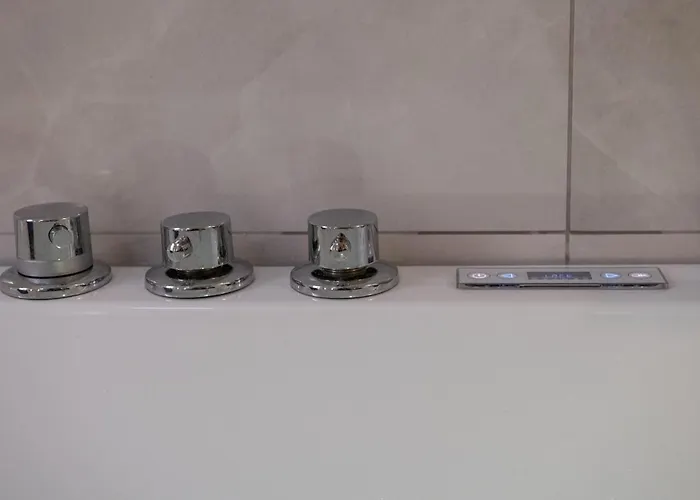 Fashion Gold With Jacuzzi & Car Garage