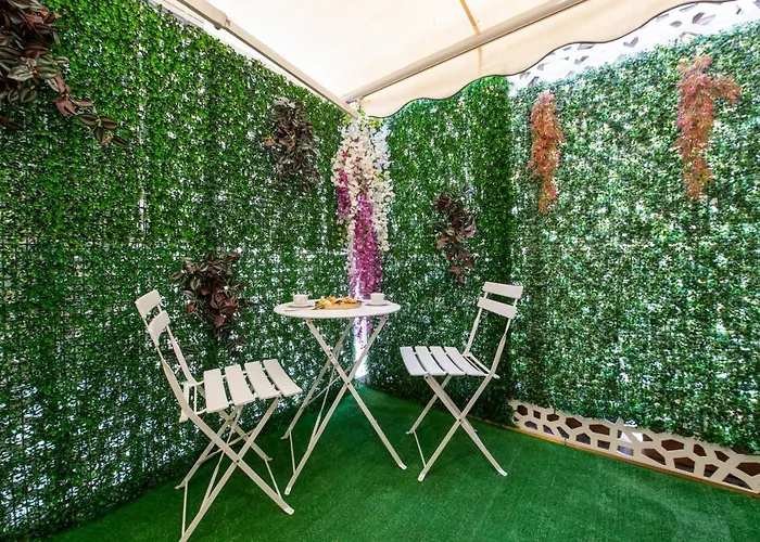 Fashion Gold With Jacuzzi & Car Garage