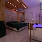 Fashion Gold With Jacuzzi & Car Garage Apartament *