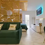 Fashion Gold With Jacuzzi & Car Garage *