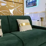 Apartament Fashion Gold With Jacuzzi & Car Garage *