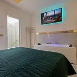 Fashion Gold With Jacuzzi & Car Garage * Bolonia