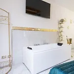 Fashion Gold With Jacuzzi & Car Garage * Bolonia