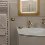 Apartament Fashion Gold With Jacuzzi & Car Garage Bolonia