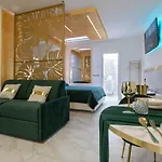 Fashion Gold With Jacuzzi & Car Garage Apartament