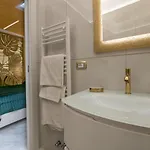 Fashion Gold With Jacuzzi & Car Garage Apartament *