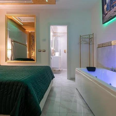 شقة Fashion Gold With Jacuzzi & Car Garage بولونيا