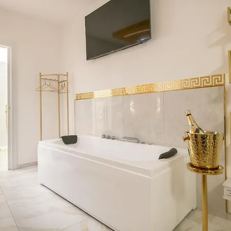 Fashion Gold With Jacuzzi & Car Garage Apartman