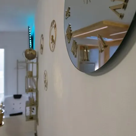 Fashion Gold With Jacuzzi & Car Garage Apartman *