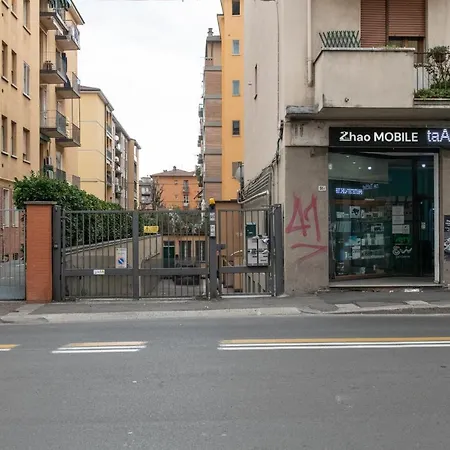 Fashion Gold With Jacuzzi & Car Garage Apartamento