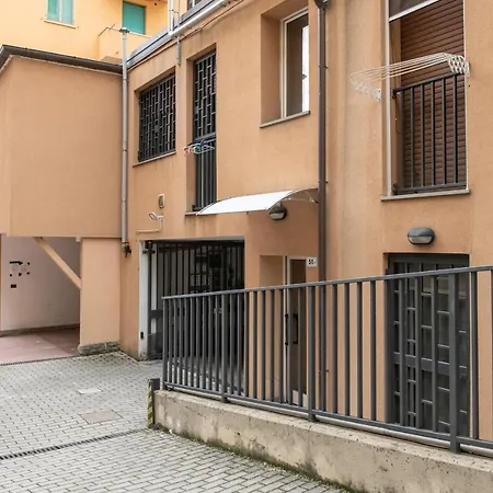 Apartman Fashion Gold With Jacuzzi & Car Garage Bologna