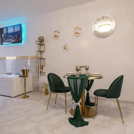 Apartment Fashion Gold With Jacuzzi & Car Garage *