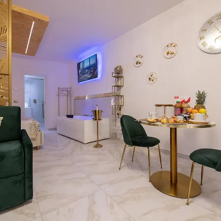 Apartment Fashion Gold With Jacuzzi & Car Garage Bologna