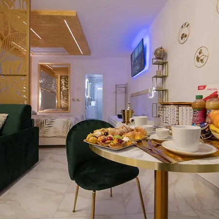 Apartment Fashion Gold With Jacuzzi & Car Garage Bologna