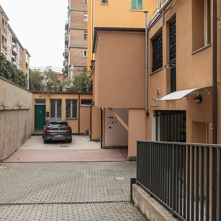 Apartment Fashion Gold With Jacuzzi & Car Garage *