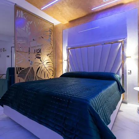 Fashion Gold With Jacuzzi & Car Garage Bologna