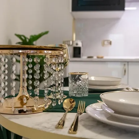 Fashion Gold With Jacuzzi & Car Garage Apartment Bologna