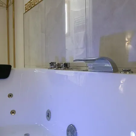 Fashion Gold With Jacuzzi & Car Garage Bologna