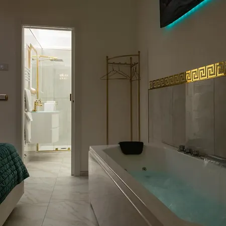 Fashion Gold With Jacuzzi & Car Garage Apartment Bologna