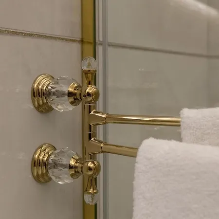 Fashion Gold With Jacuzzi & Car Garage Apartman