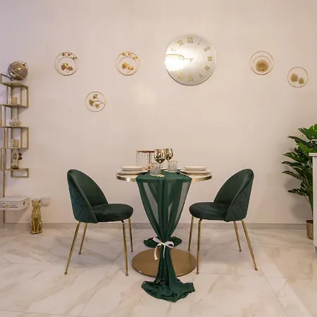 Apartment Fashion Gold With Jacuzzi & Car Garage *