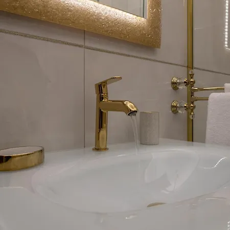 Fashion Gold With Jacuzzi & Car Garage Bologna