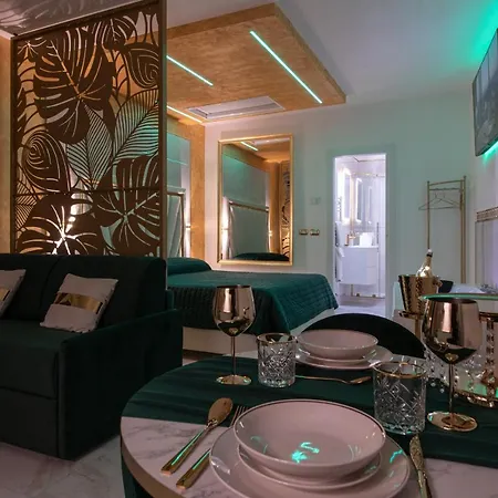 Fashion Gold With Jacuzzi & Car Garage Apartment Bologna