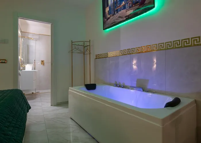 Apartment Fashion Gold With Jacuzzi & Car Garage *