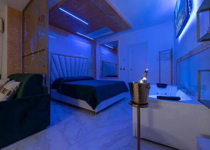 Apartment Fashion Gold With Jacuzzi & Car Garage *