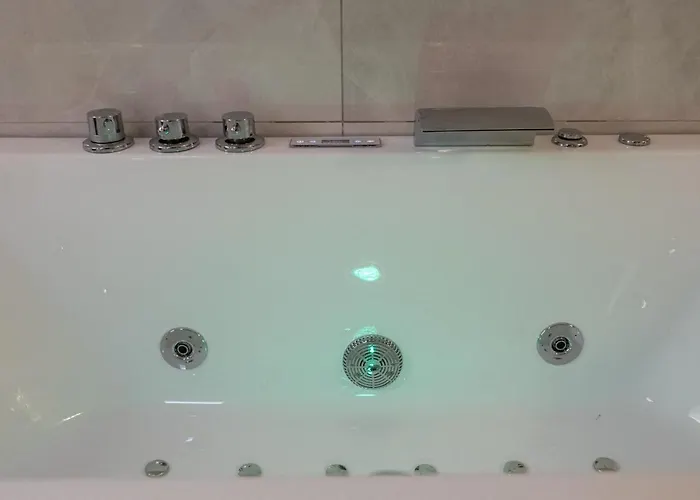 Fashion Gold With Jacuzzi & Car Garage * Bologna