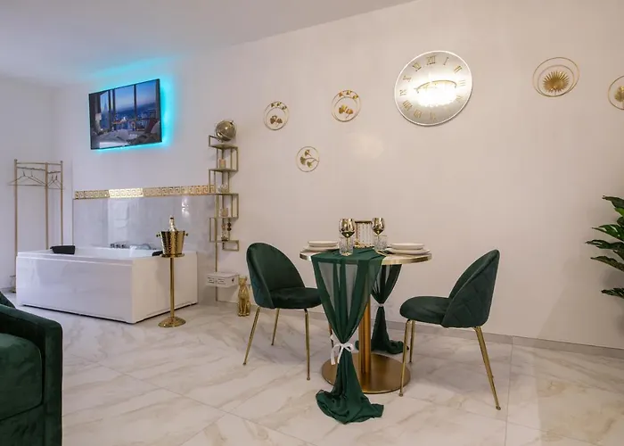 Apartment Fashion Gold With Jacuzzi & Car Garage *