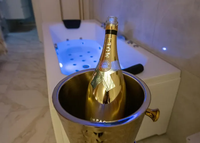 Apartment Fashion Gold With Jacuzzi & Car Garage