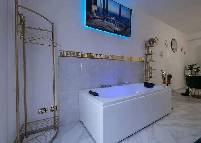 Fashion Gold With Jacuzzi & Car Garage