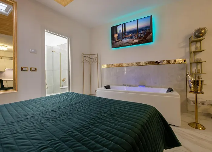 Fashion Gold With Jacuzzi & Car Garage * Bologna