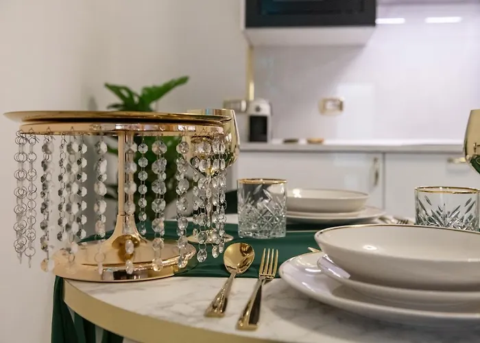 Fashion Gold With Jacuzzi & Car Garage Apartment Bologna