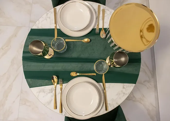 Fashion Gold With Jacuzzi & Car Garage