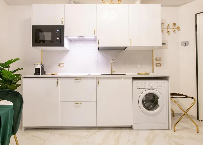 Fashion Gold With Jacuzzi & Car Garage *