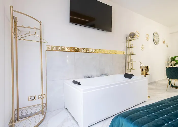 Fashion Gold With Jacuzzi & Car Garage * Bologna