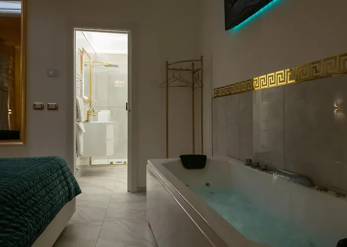 Fashion Gold With Jacuzzi & Car Garage Apartment Bologna