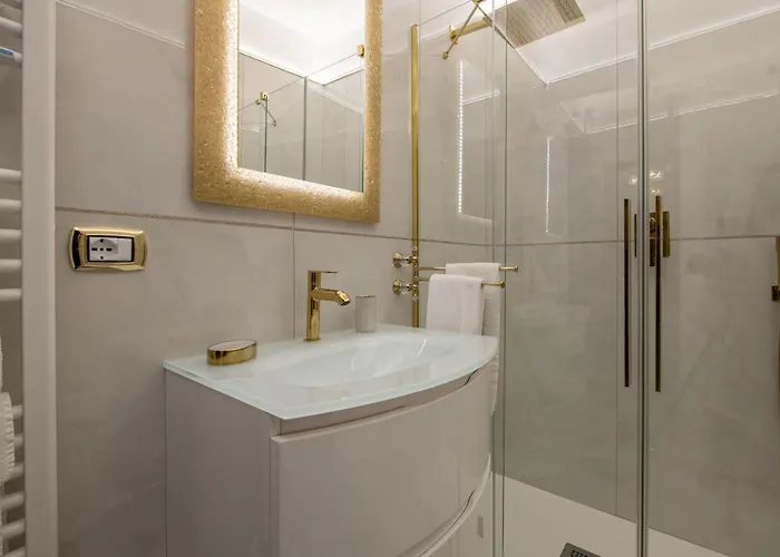 Fashion Gold With Jacuzzi & Car Garage