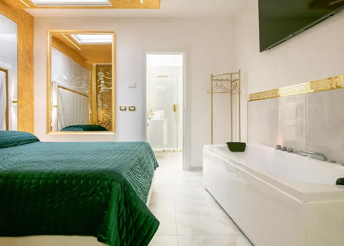 Apartment Fashion Gold With Jacuzzi & Car Garage *