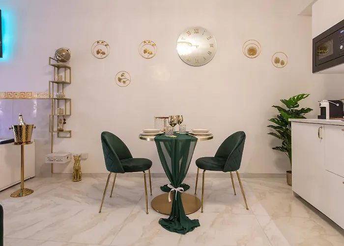 Apartment Fashion Gold With Jacuzzi & Car Garage *