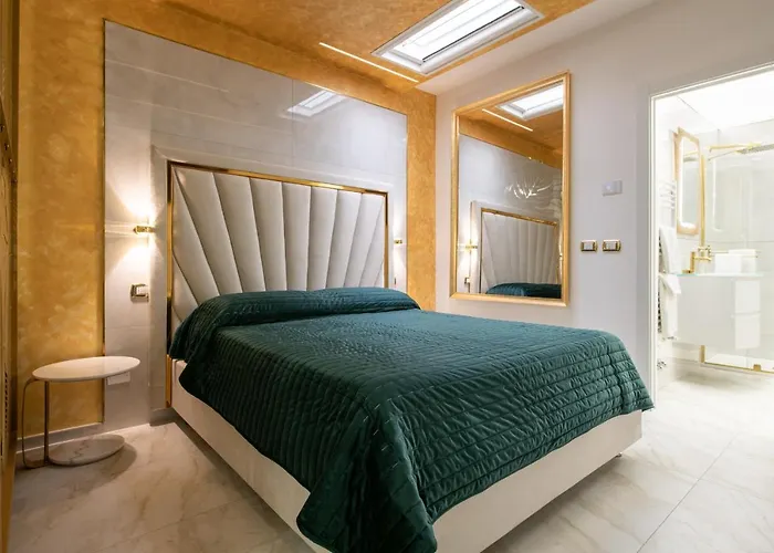 Fashion Gold With Jacuzzi & Car Garage Apartment Bologna