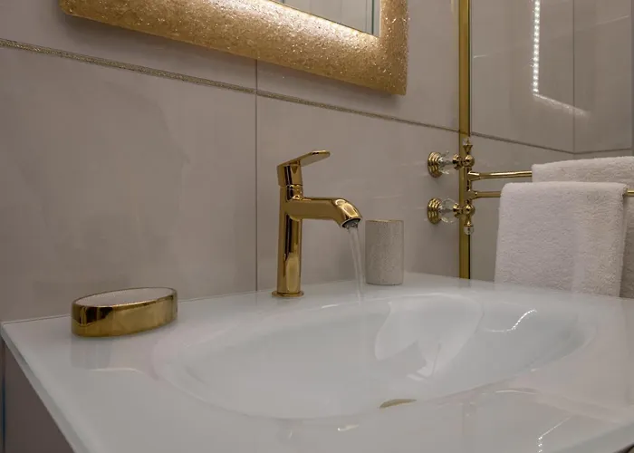 Fashion Gold With Jacuzzi & Car Garage Bolonha