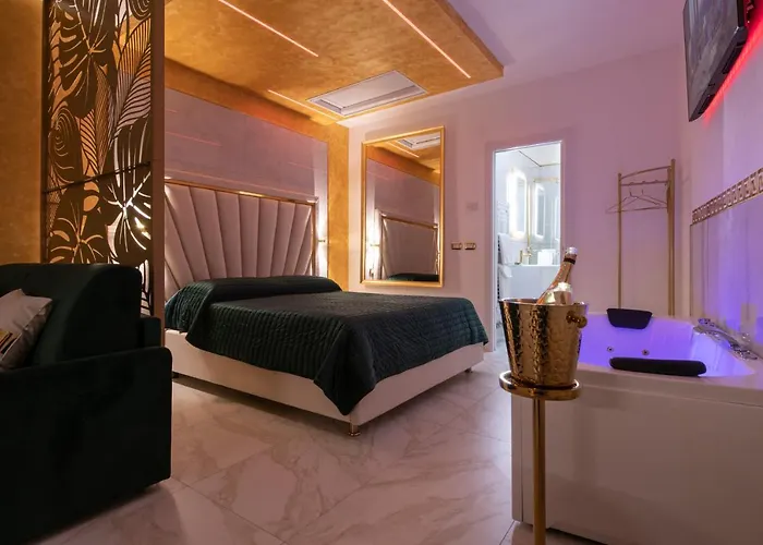 Fashion Gold With Jacuzzi & Car Garage *