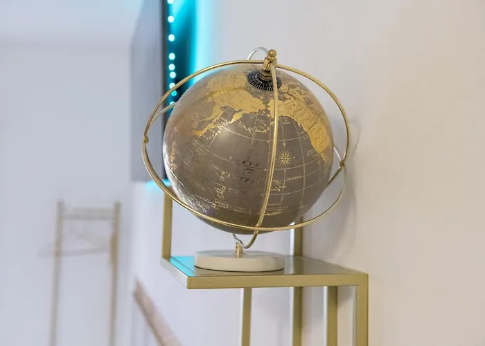 Fashion Gold With Jacuzzi & Car Garage Apartment Bologna