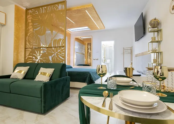 Fashion Gold With Jacuzzi & Car Garage *