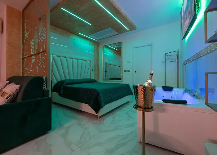 Apartment Fashion Gold With Jacuzzi & Car Garage Bologna